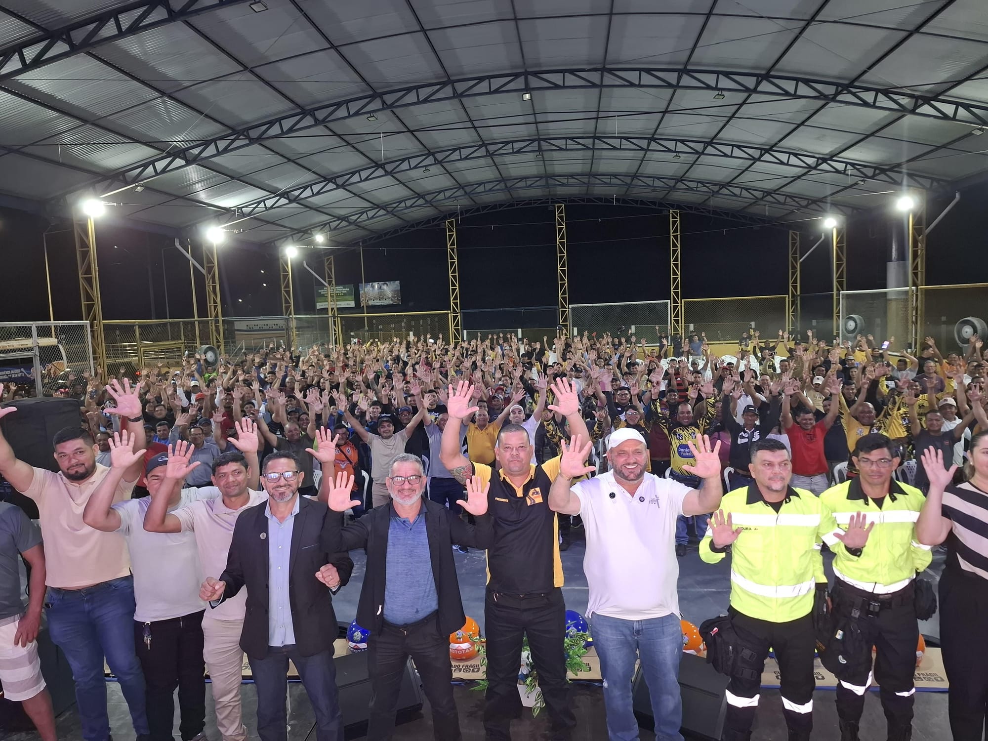 Nicson Marreira entrega permissões definitivas e kits de apoio a mototaxistas em Tefé
