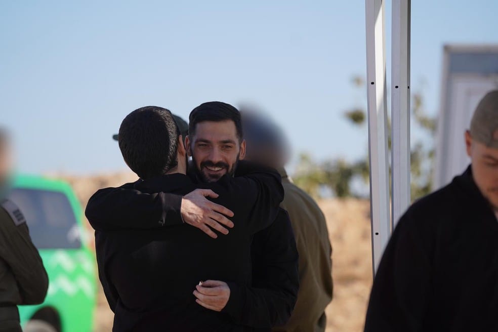 Hamas solta todos 20 reféns vivos em Gaza e Israel começa a libertar presos palestinos em 1ª fase de acordo de cessar-fogo
