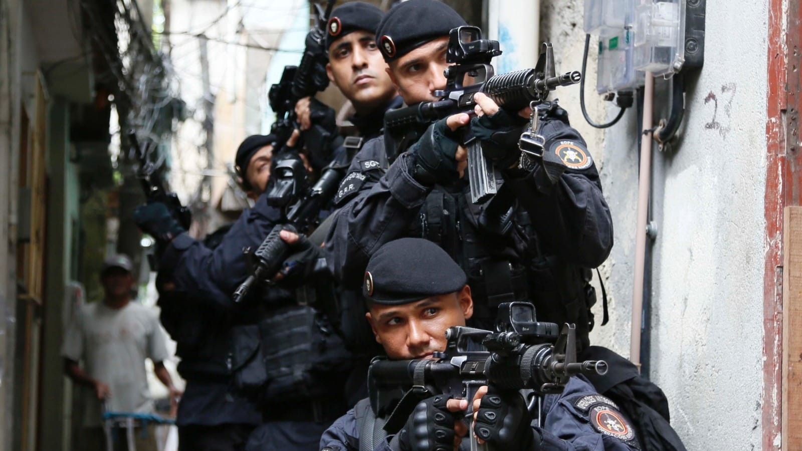 Megaoperação no Rio com 2,5 mil policiais mira traficantes do Comando Vermelho e deixa mortos