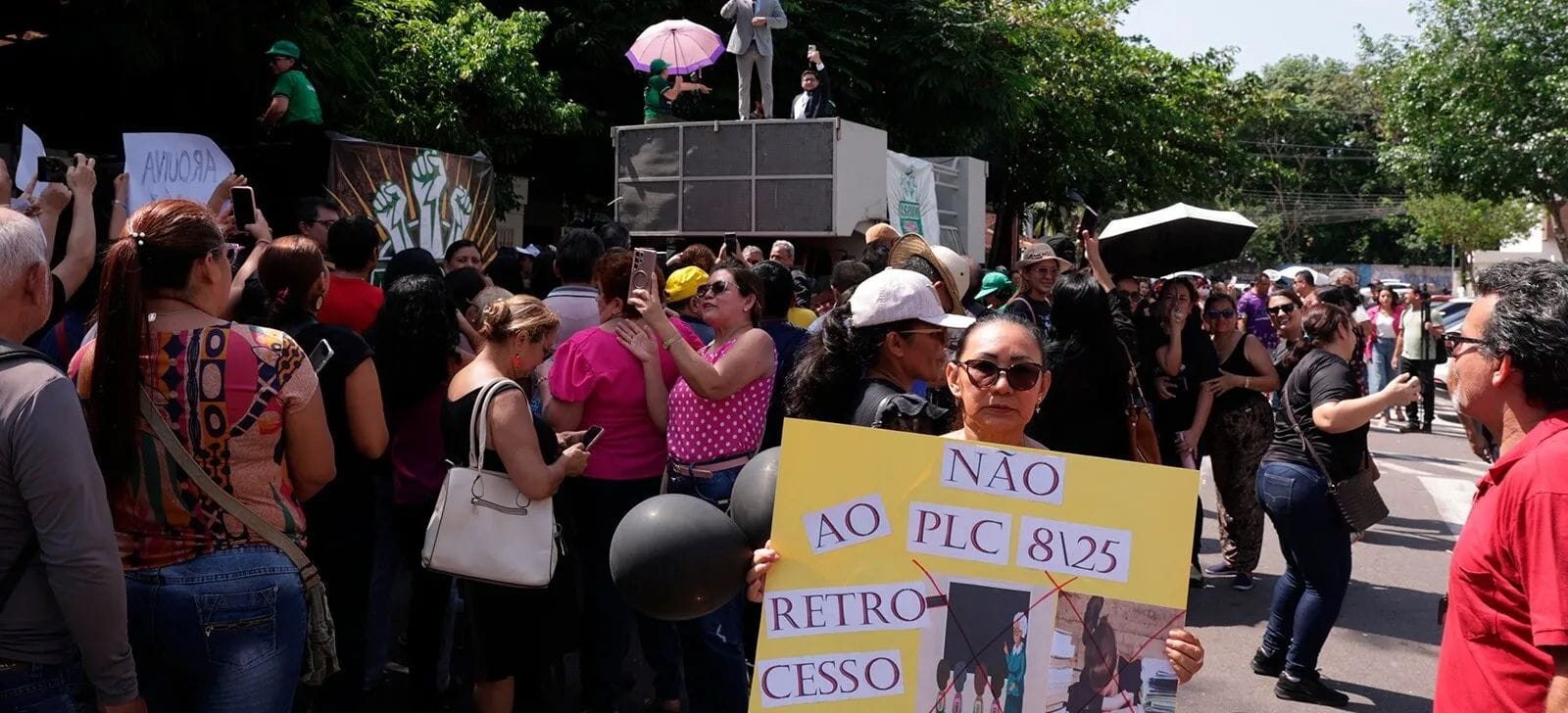 Professores municipais entram de greve contra a 'PL da Morte'