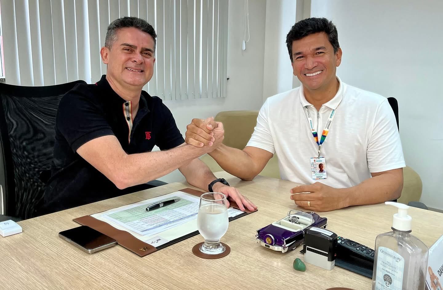 Jesus Alves pega férias sem certeza de retorno