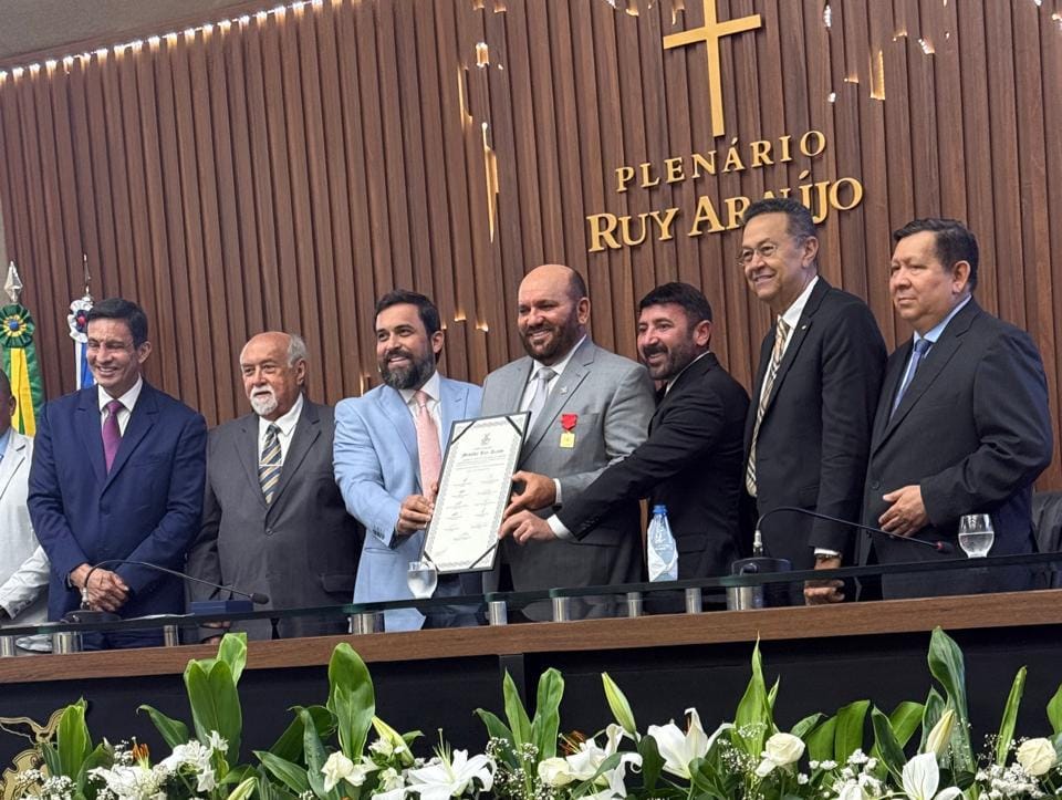 Homenagem a Nicson Marreira atrai mais lideranças que evento de David Almeida