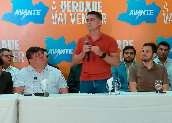 Bancada de David Almeida na Assembleia cai pela metade após anúncio de candidatura ao governo