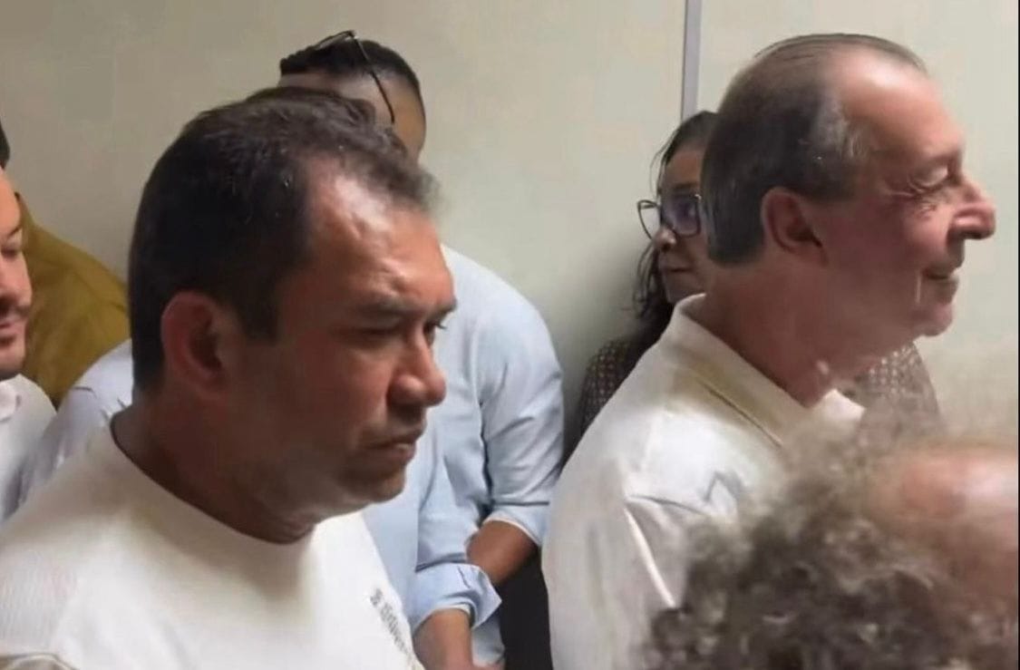 Caça as bruxas: após demitir esposa de Tadeu, David Almeida também demite funcionário que tirou foto com Omar