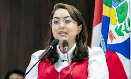TCE-AM condena Macelly Veras por contratação irregular
