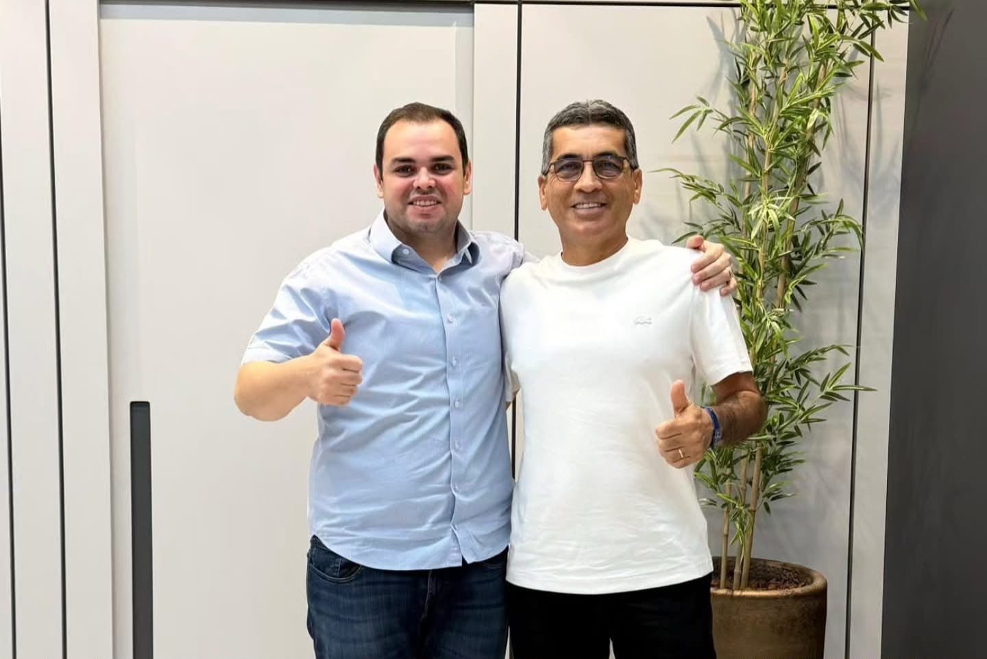 Condenação e pedido de prisão podem ter sido os motivos de repentino apoio a Roberto Cidade