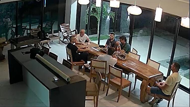 Aliados de Roberto Cidade negam que estão sendo gravados como no QG do Crime em Parintins