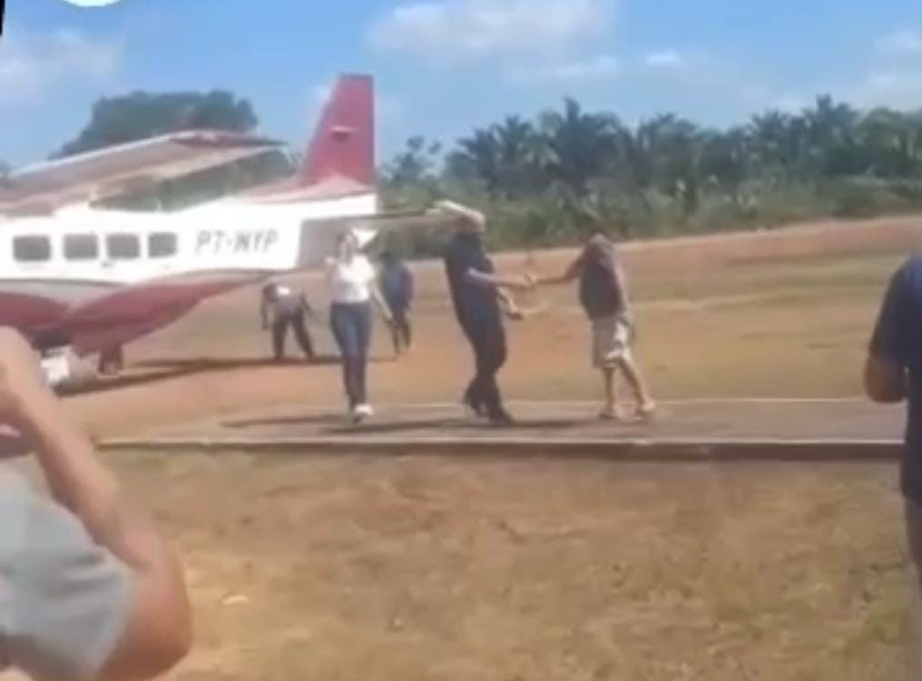 Lideranças ostentam dinheiro após visita do empresário Robertão Cidade ao interior do Amazonas